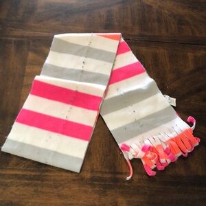 Girls fleece Scarf it does have some piling otherwise in good used condition